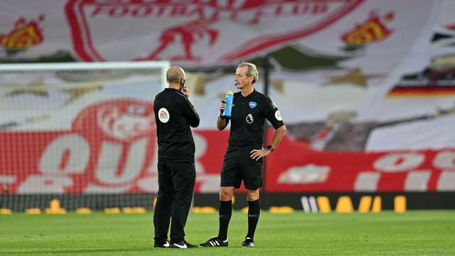 Wasit keempat di sepakbola